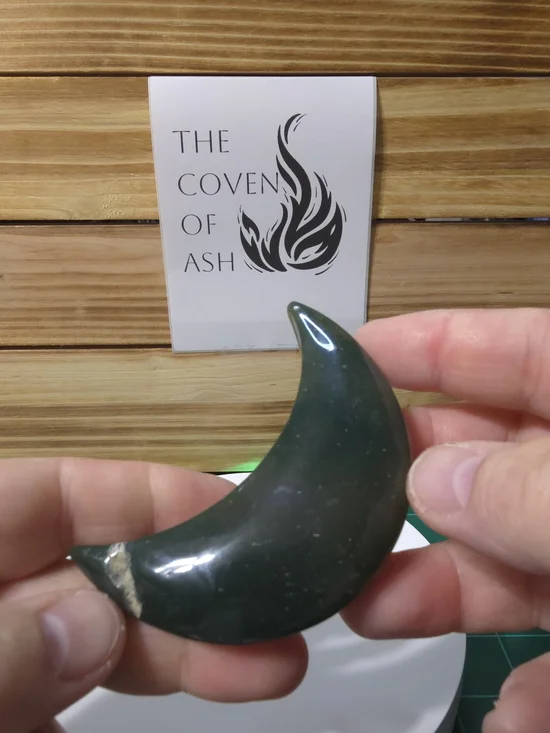 Green Crescent Moon Stone Palmstone - Picture 6 of 12